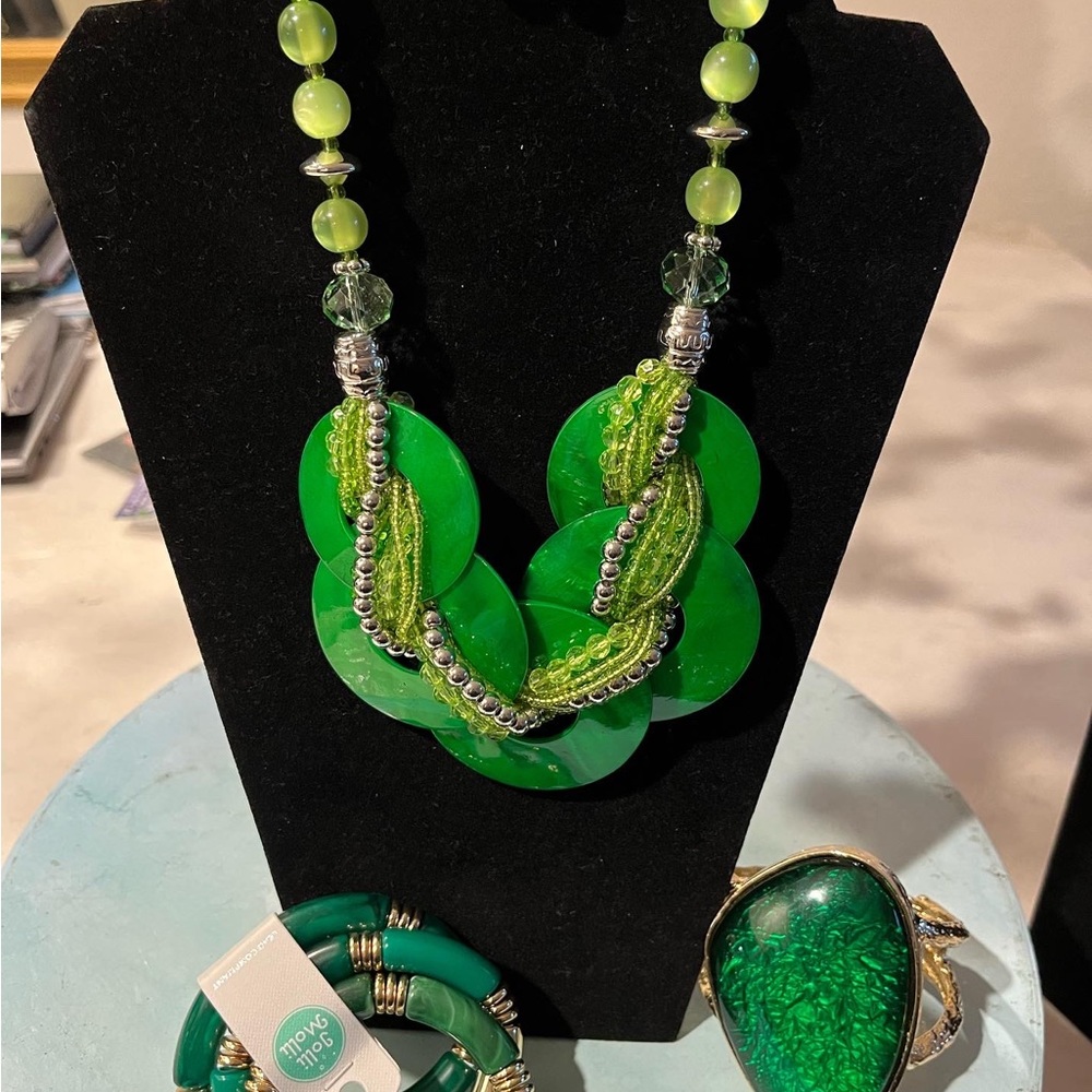 2 pc Lucite and smooth cabachon beads with extender